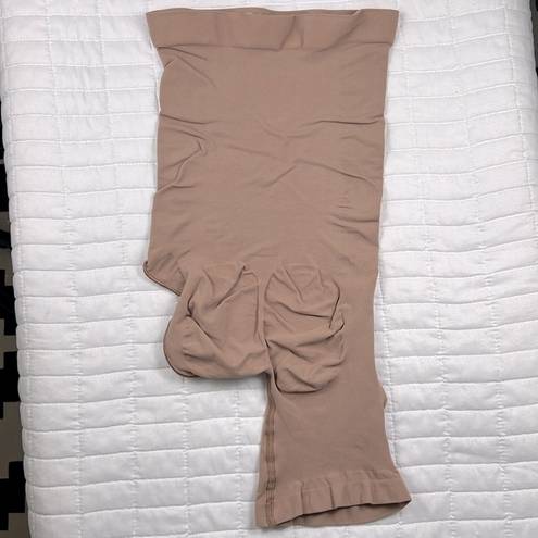 SKIMS  Seamless Sculpt Solution Short Left Leg Exposed Sienna Size Medium