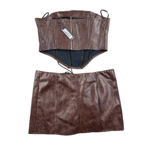 Pretty Little Thing  - Shape Textured Faux Leather Mini Skirt & Matching Corset