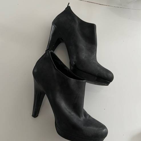 Jessica Simpson  Black rounded toe side zip booties 9