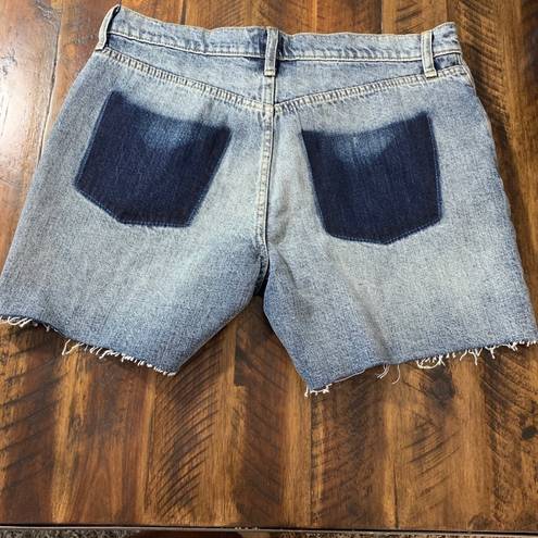 Gap  Mid Rise 5" Denim Shorts with Shadow Pockets