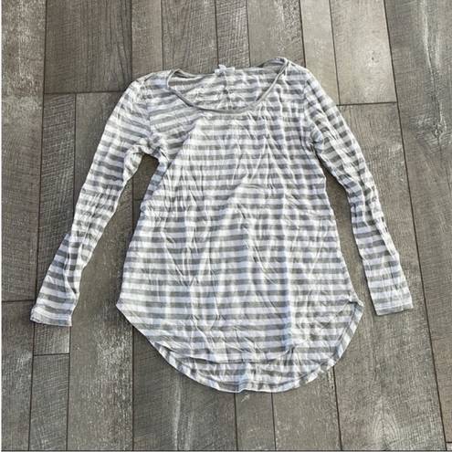 Abound Size Medium Gray and White Striped Long-Sleeve Shirt