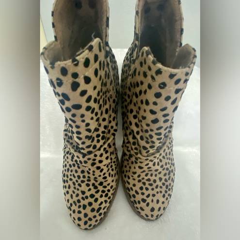 blowfish  Vegan Ankle Boots. Women’s size 6.5 Leopard pattern. Pre loved