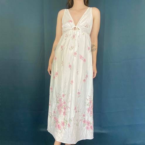 JC Penny Vintage 70s JCPenney Floral Keyhole Nightgown