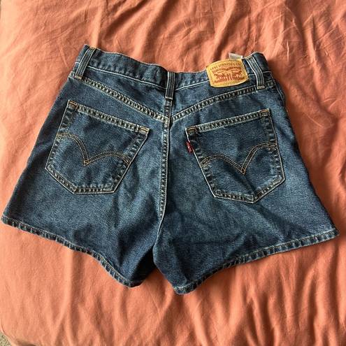 Levi’s  High Waisted Mom Short 27