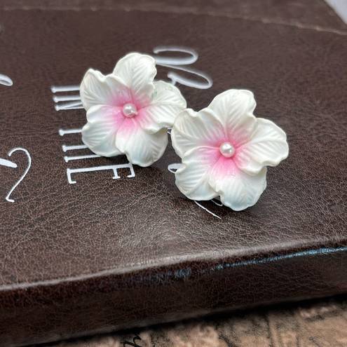 Daisy Vintage White  Bohemian Stud Earrings