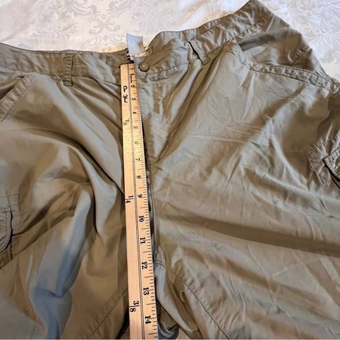 Bermuda Rei  shorts, machine wash, light weight, pockets front and back Size 20W