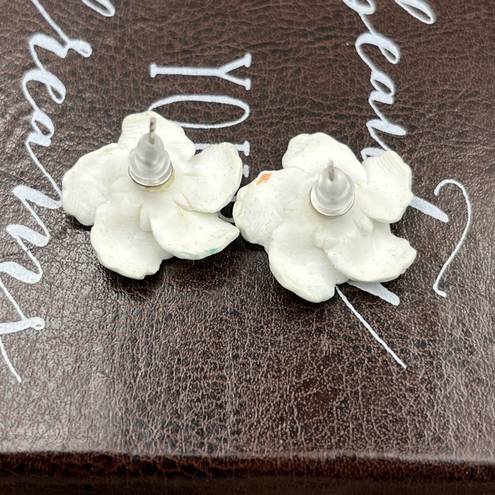 Daisy Vintage White  Bohemian Stud Earrings