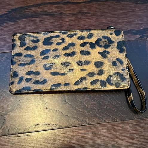 Tahari  Women’s Leopard Animal Print Wristlet