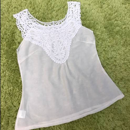 Solitaire Lightweight Lace Blouse NWOT