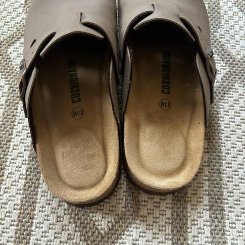 Cushionaire Taupe Slip On Clogs Boston Style Size 6.5