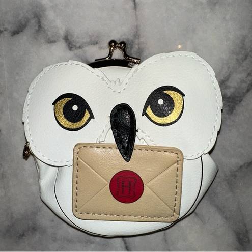 Harry Potter  Hedwig The Owl Letter Carrier Coin Purse Universal Parks Bioworld