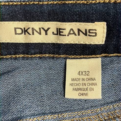 DKNY  BLUE JEANS SIZE 4 STRAIGHT LEG