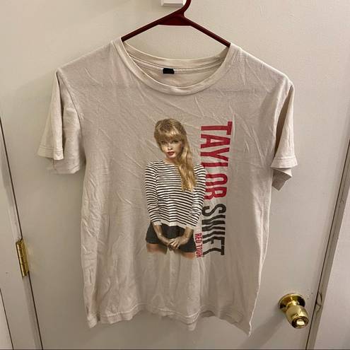 Tultex 2013 Taylor Swift Red Tour t-shirt size small