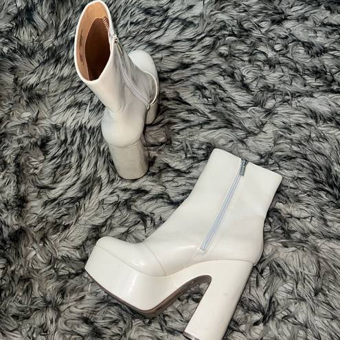 Jessica Simpson  Cream Platform Ankle Boots