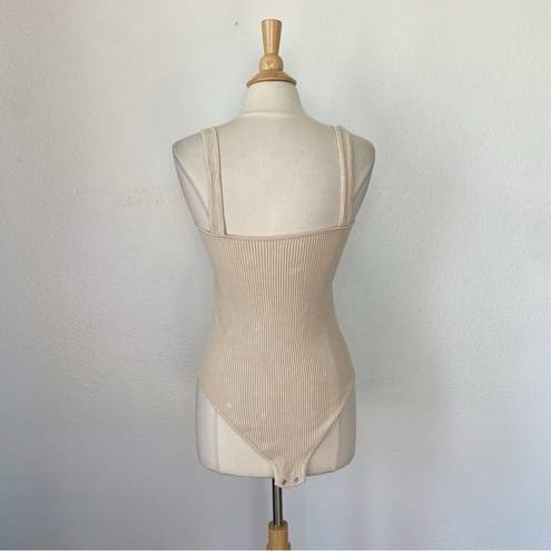 Aura Ribbed Solid Beige V-Neck Fitted Sleeveless Bodysuit