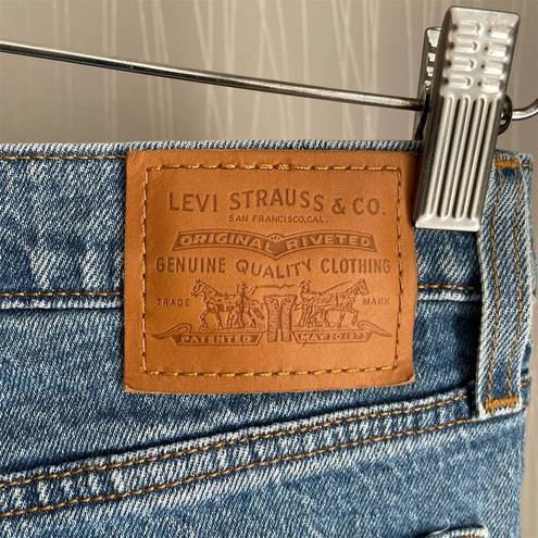 Levi’s Levi's Women's Wedgie Straight Jeans Size 28 Blue Distressed High Rise Cropped