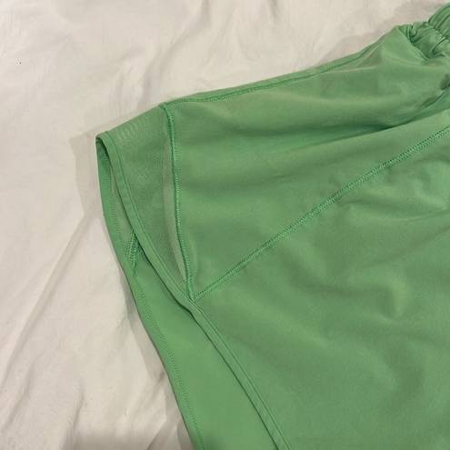 Lululemon green  Hotty hots 2.5in (I’m pretty sure this color is discontinued)