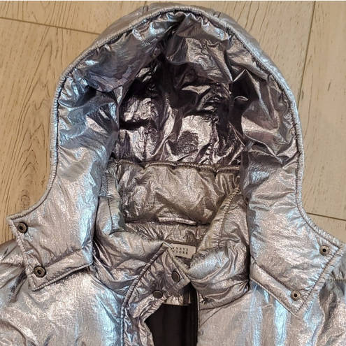 Barney’s New York Sale!💥 Barneys New York Silver Puffy Coat