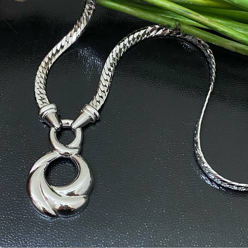 infinity Vintage NAPIER O-Ring  Drop Pendant Shiny Snake Chain Silver Necklace