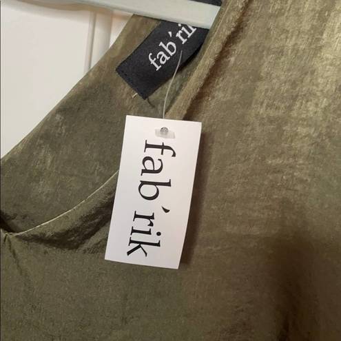 fab'rik Fab’rik Willa Satin Vneck blouse green M NWT