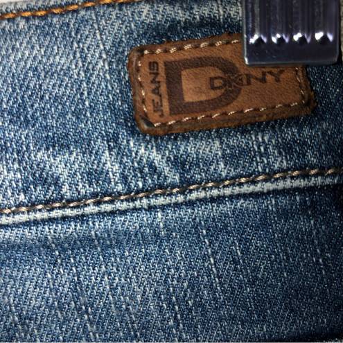 DKNY  Soho Jeans Medium Wash Mid Rise Flap Back Pockets Y2K Stretch woman’s 8