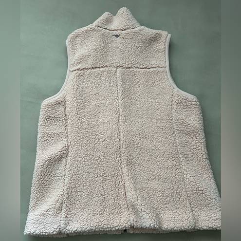 Calia by Carrie  Underwood Sherpa Vest: M