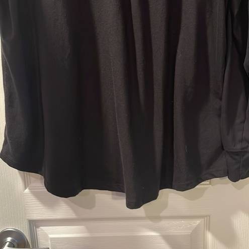 Torrid  Long Sleeve Black V-Neck Shirt Size 2 EUC #6058