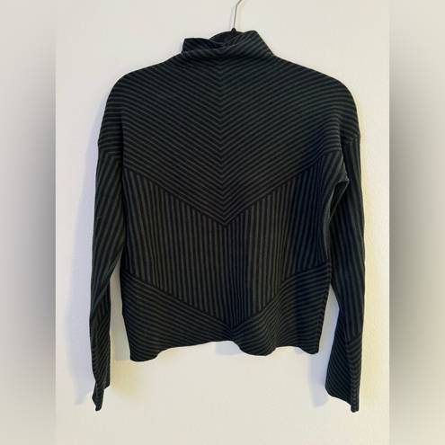 Tahari  Sport Ribbed Sweatshirt Pullover Women Size XS Black And Green NWOT