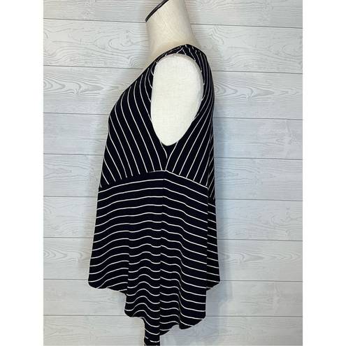 DKNY  Jeans black & white striped geometric tank top Size Medium