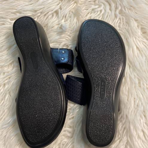 Wear Ever Sandals size 10 BNWOT navy blue color please see pictures