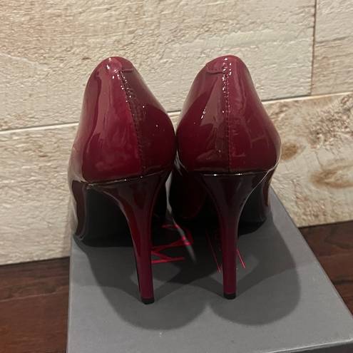 Kelsi Dagger  Women’s Red Ombre Patent Leather Pointed Toe Evan Heels Size 8 NEW