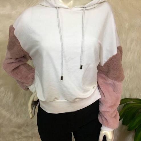 Say What? Cropped oversized Hoodie with Soft fur sleeves