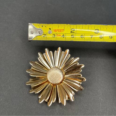 Daisy SARAH COVENTRY | Gold Tone  Brooch