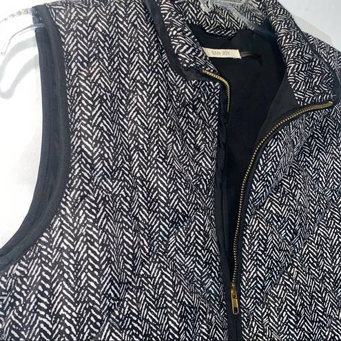 San Joy  Black & White Vest Small