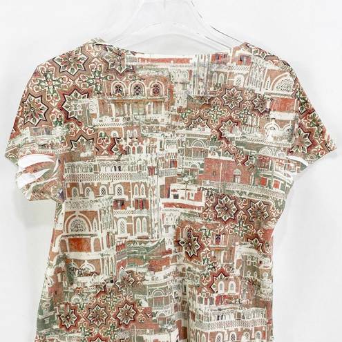 Krass&co STLYE &  Red Green Mixed Media Boho Fade T-Shirt