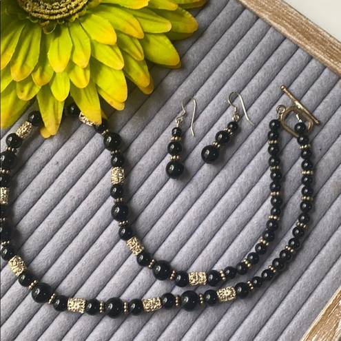 Onyx Vintage | Black  beaded necklace with matching earrings - like new!