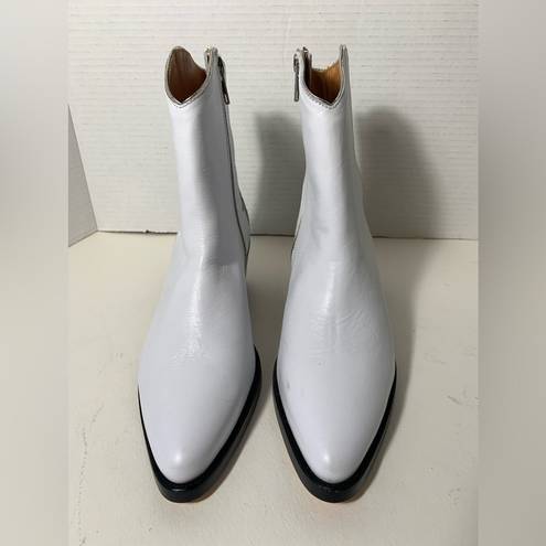 Krass&co Thursday boot , white and silver ankle, cowboy boots with star. 6.5