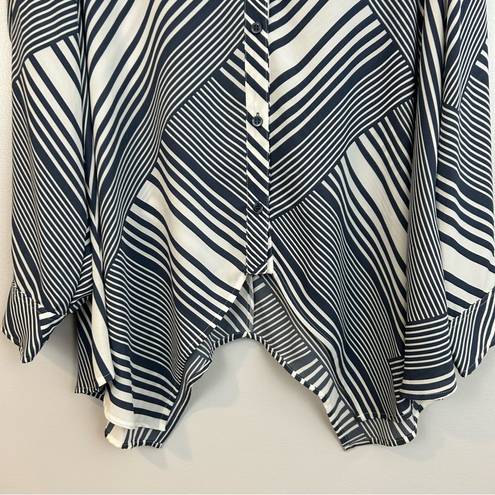 Krass&co NWT NY &  Soho Striped Asymmetrical Button Down Shirt Size Medium