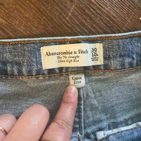 Abercrombie & Fitch  Curve Love 90s High Rise Jeans. Size 10/30