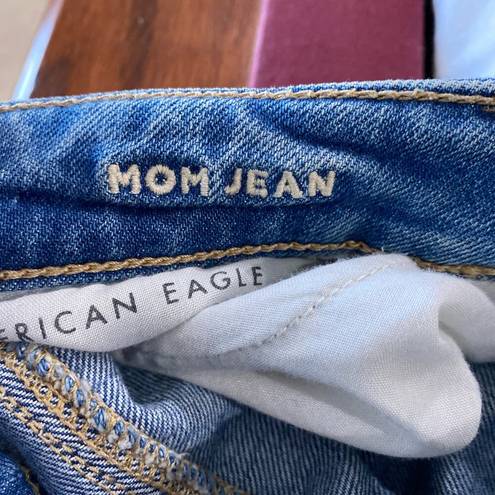 American Eagle  Mom Jeans Size 10 Distressed Light Wash Comfort Stretch Waistband