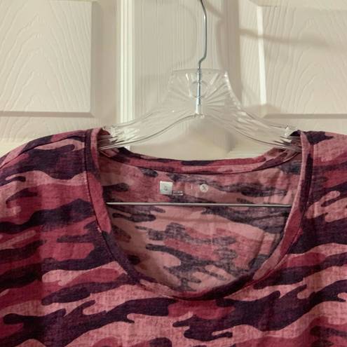 Xersion  Pink/purple Camo tie knot front tee size Small