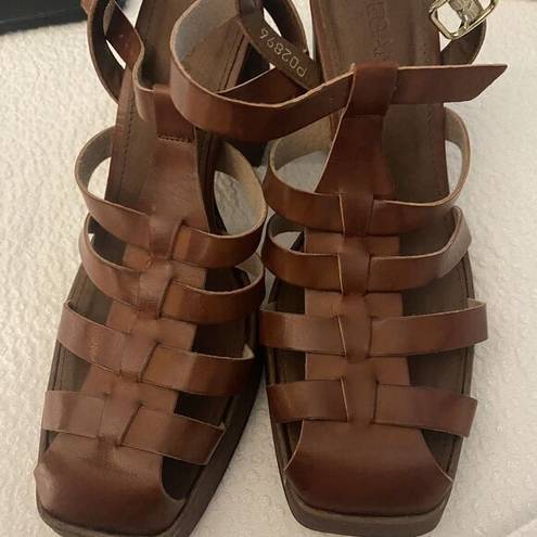 Urban Outfitters SVegan Rollers Vegan Caramel Leather Platform Fisherman Heel Size US7/UE 38