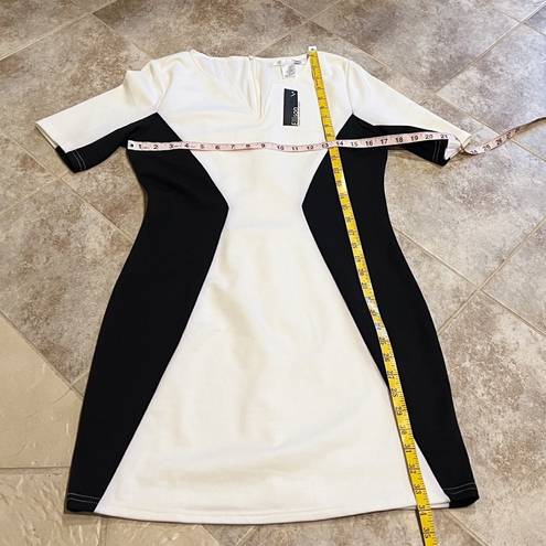 Ellison 🆕  v neck short sleeve mini dress white black stretchy medium