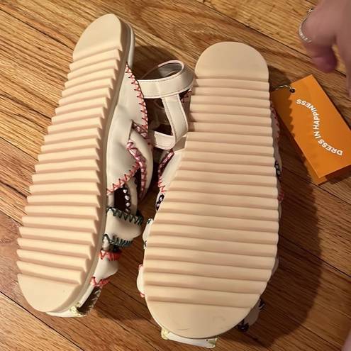 Farm Rio  Zigzag Stitch Sandal in Off White NWT Size 9