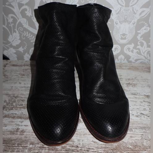 Isola Sancia Perforated Leather Zip-Up Ankle Booties Sz 9