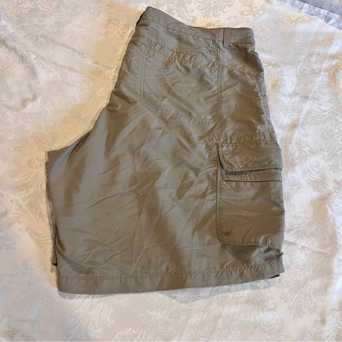 Bermuda Rei  shorts, machine wash, light weight, pockets front and back Size 20W