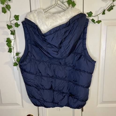 American Eagle Puffer vest with hood and zip