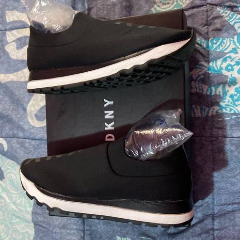 DKNY  Sneakers Slip-on Size 6 Great  Condition Comes with Box