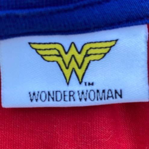 DC Comics  Wonder Woman Logo Fitted Crew Neck T Shirt Medium