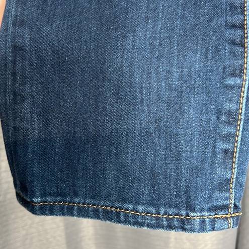 DKNY  BLUE JEANS SIZE 4 STRAIGHT LEG